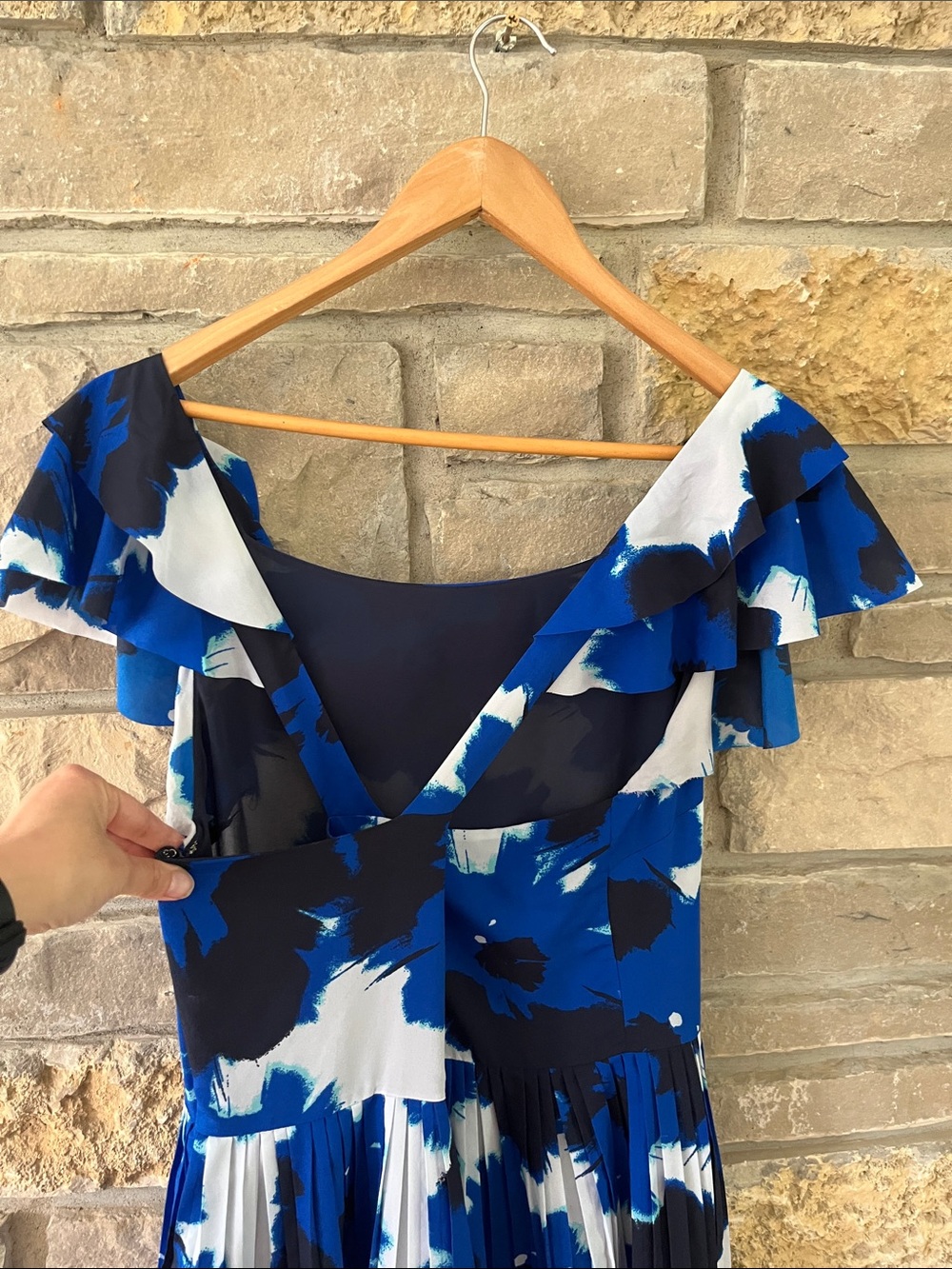 Banana Republic Blue, Black, and White Floral Print Pleated Dress Size 14 - Picture 3 of 15